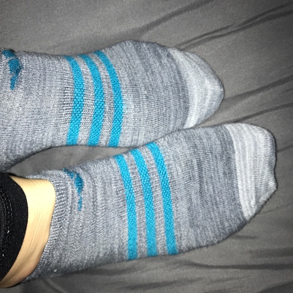 Socks, gray and blue, teal, women’s, feet - Picture 4 of 4